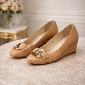 Stuart Weitzman Tan Lizard Embossed Wedge Pumps Buckle Size 11 Quiet Luxury